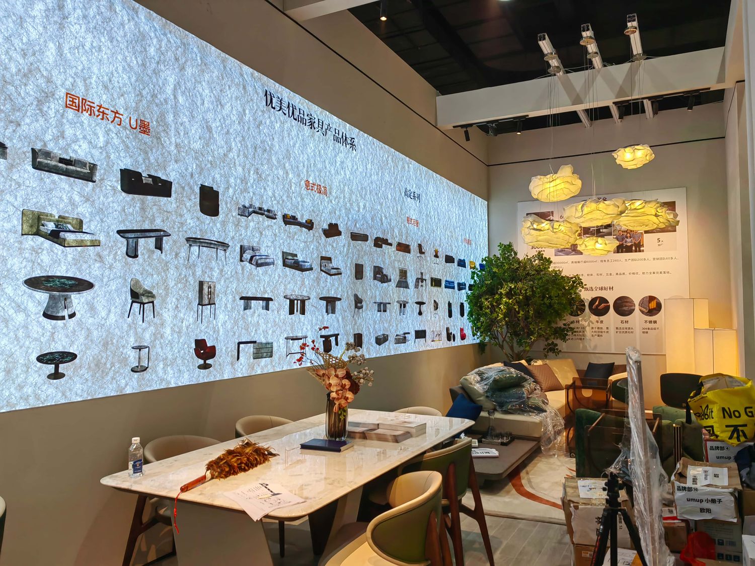 如何確保英國展位設(shè)計(jì)搭建符合展會規(guī)定和要求？(圖1)