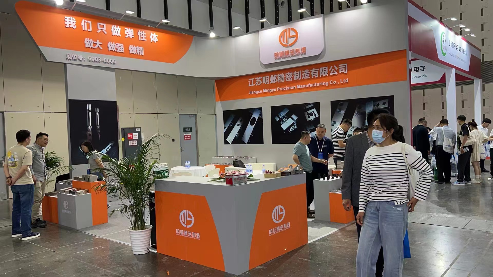 上海展位設計公司如何打造專業(yè)形象？(圖1)