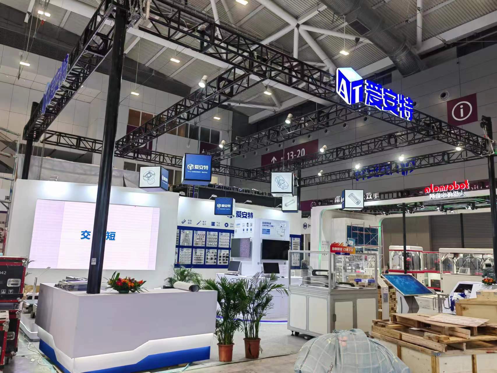 如何選擇上海展臺(tái)施工工廠？(圖1)