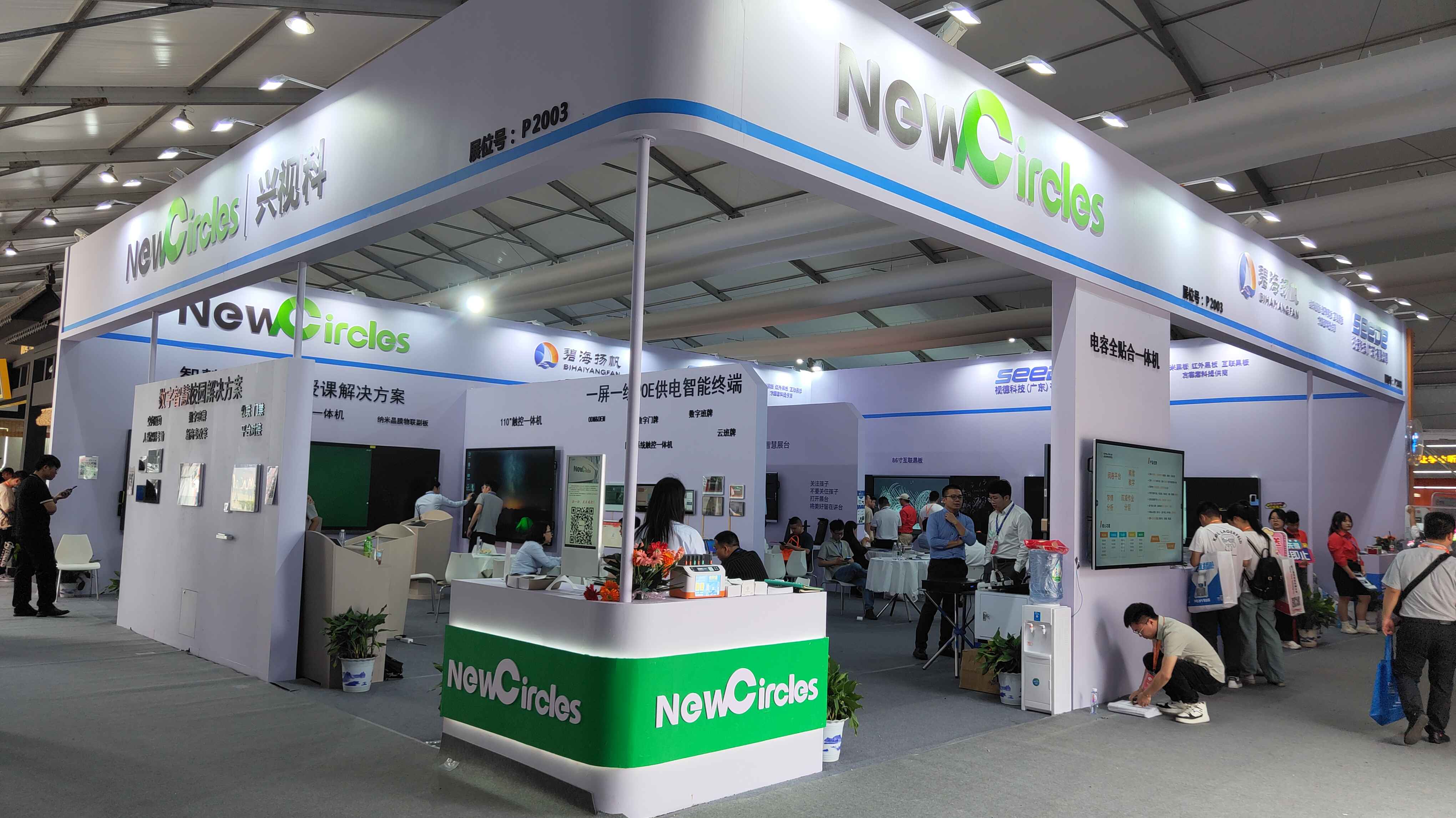 上海展臺設(shè)計如何實(shí)現(xiàn)功能與美觀的平衡？(圖1)