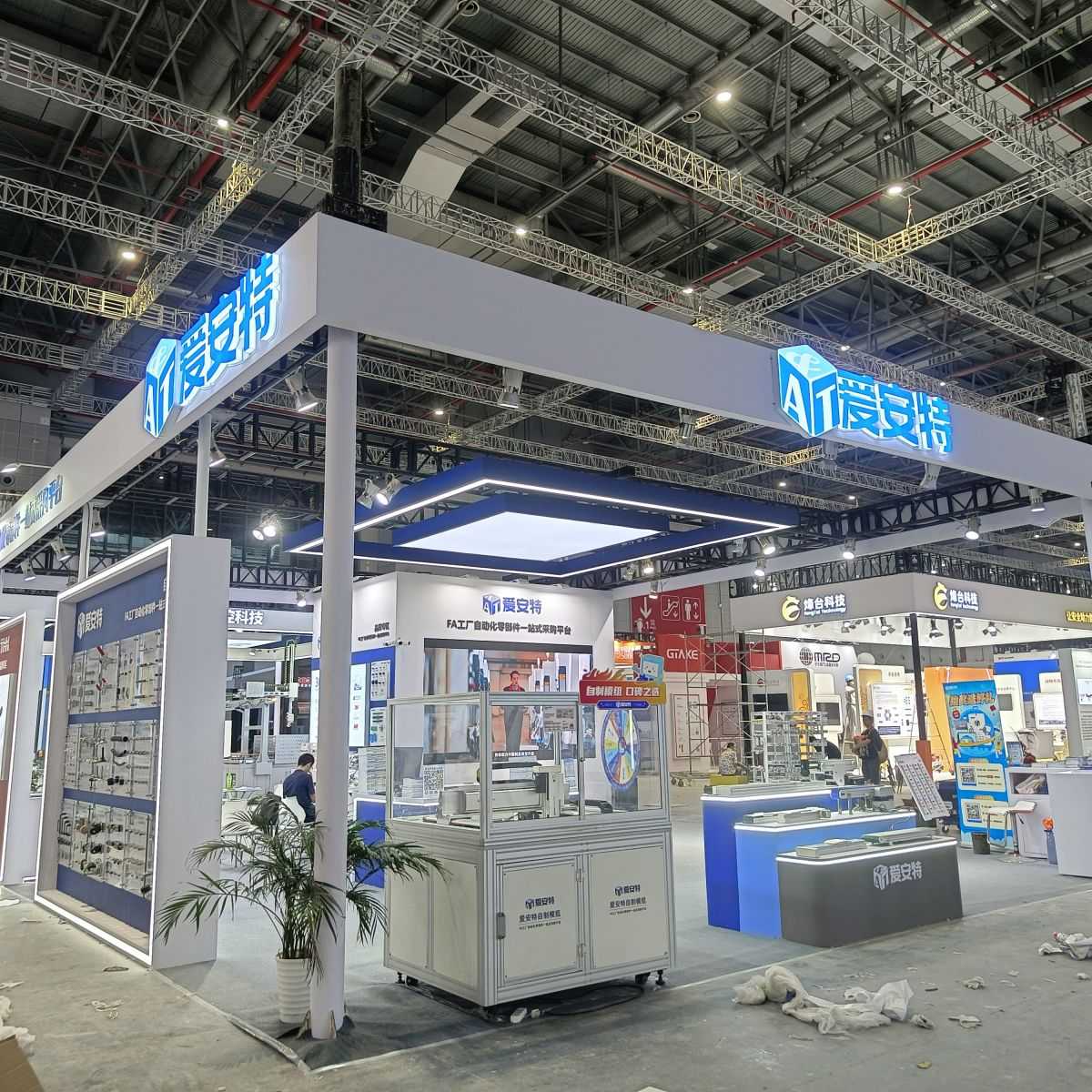 美國展會(huì)桁架搭建技巧:穩(wěn)固且美觀的展示設(shè)計(jì)(圖1) 美國展會(huì)桁架搭建技巧:穩(wěn)固且美觀的展示設(shè)計(jì)(圖1)